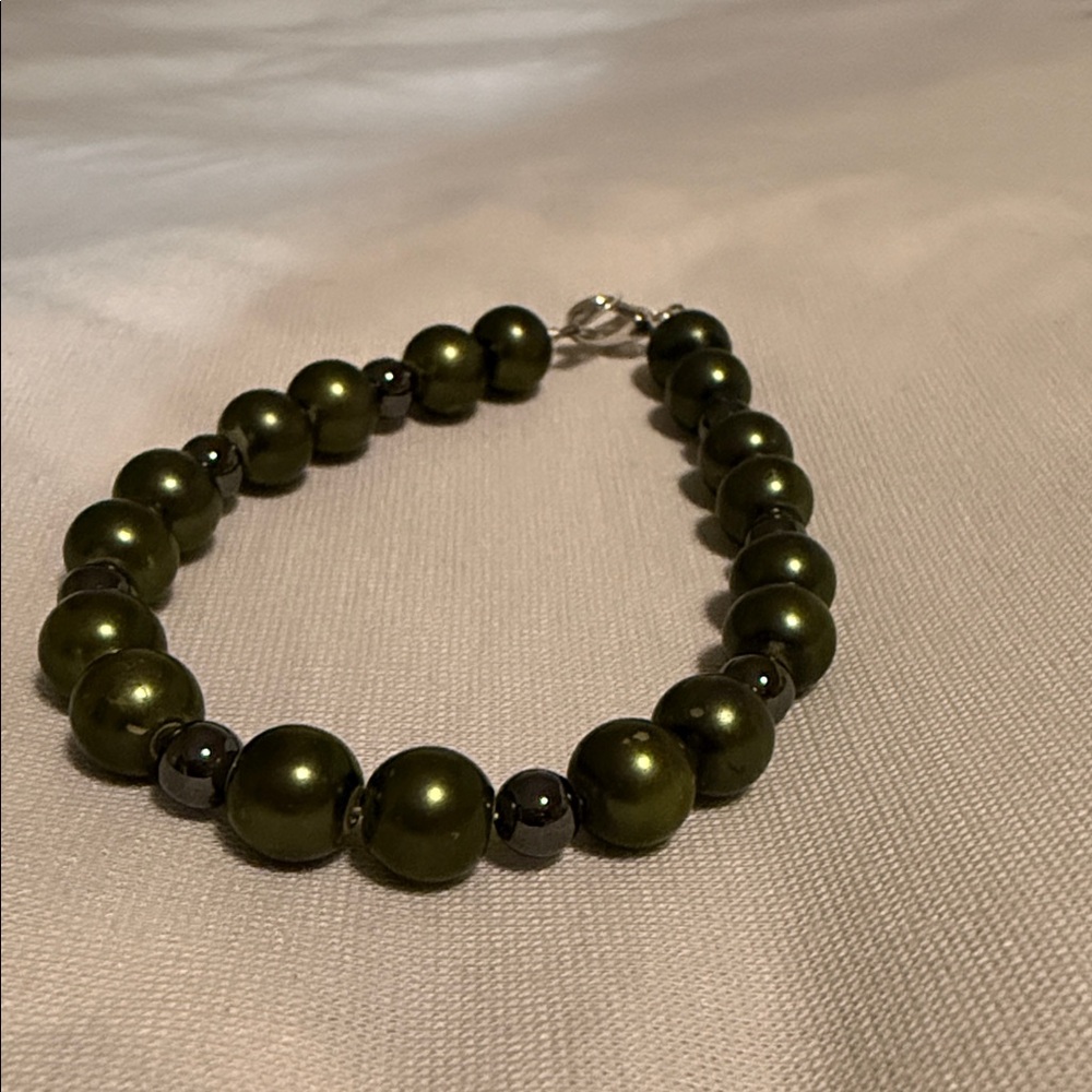 Elegant Green Beaded Bracelet